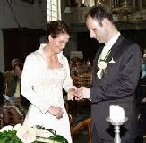 Geven van de trouwringen